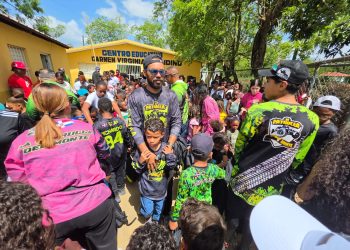 Patrulla del Monte entrega más de 1,500 mochilas y útiles escolares