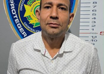 Apresan a hombre con 125 formularios y recetas presuntamente falsos dentro de centro oncológico en Santiago