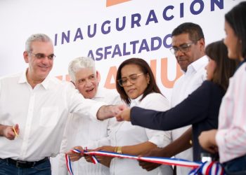 Abinader inaugura puente sobre el río Penitente que conecta a Boca de Cachón y La Descubierta