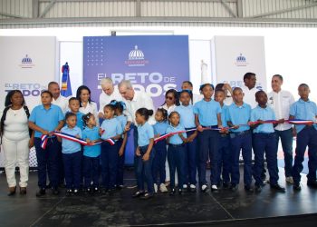 Abinader llama a estudiantes y docentes a iniciar el lunes el año escolar 2026 desde Jimaní