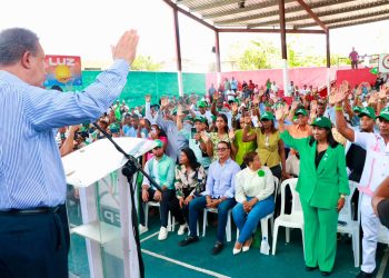 “En Los Alcarrizos lo que se respira es Leonel”, afirma vicealcaldesa que dejó el PRM para ingresar a la FP