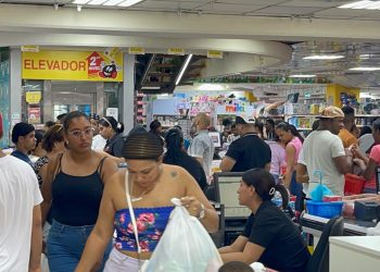 Regreso a clases golpea el bolsillo de las familias en Santiago: padres denuncian alza en útiles escolares