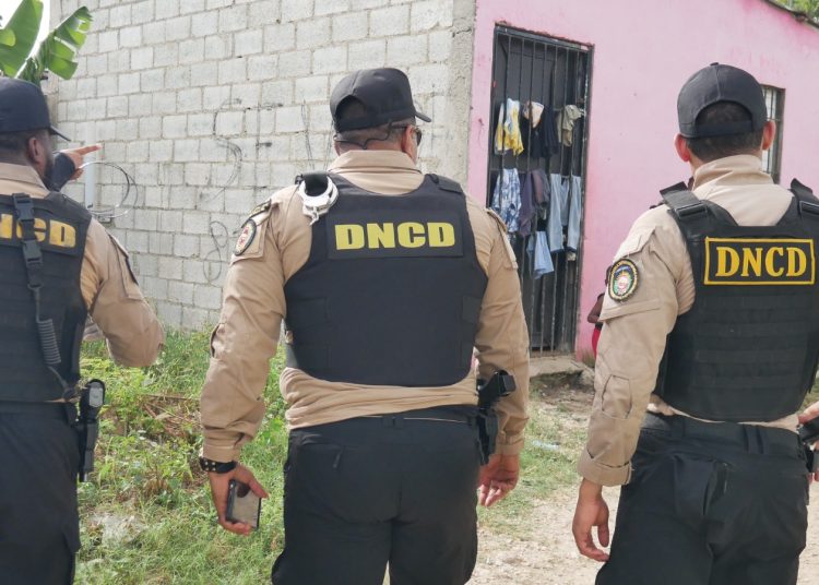 DNCD y MP incautan más de 5,000 gramos de drogas y arrestan a 15 personas en Boca Chica