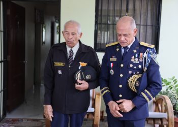 Un saludo que resume una vida de servicio: Rodríguez García visita a su padre en Moca