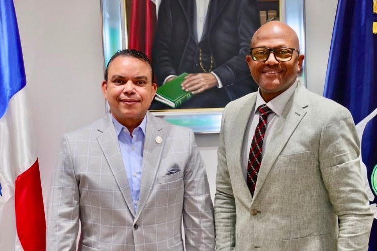 Titular del SNS es reconocido por el CMD como Hijo Meritorio de Sánchez Ramírez