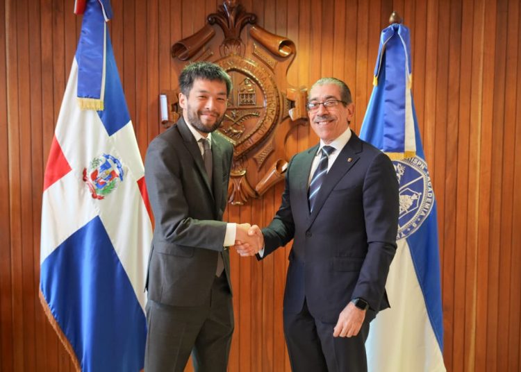 UASD fortalece vínculos internacionales con visita del científico japonés Kazuo Tanaka