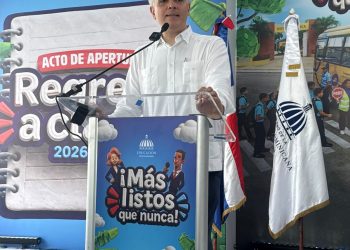 De Camps niega que falta de cupos escolares se deba a estudiantes extranjeros