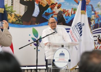 Santos Badía anuncia reforma integral del sistema educativo y 10,000 becas nacionales