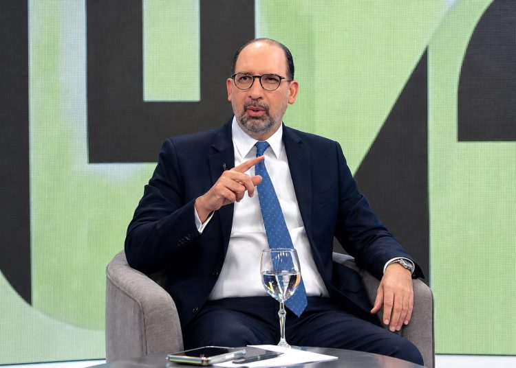 Henry Merán afirma que la educación ha involucionado y que FP prepara programa de gobierno