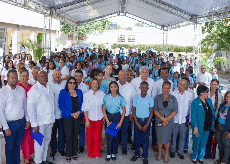 Regional 15 de Educación inicia con éxito año escolar 2026-2027 con 422,937 estudiantes convocados