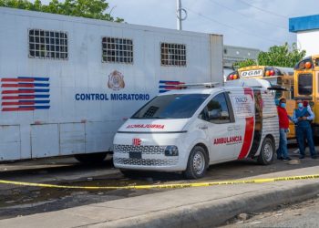 Encuentran hombre muerto en camión estacionado en Migración