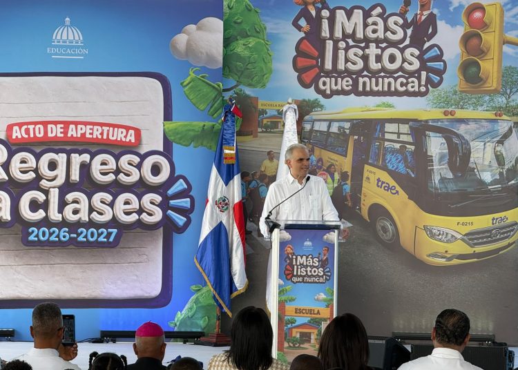 “Este es un reto de todos”: De Camps llama a sociedad a mantenerse pendiente de la educación