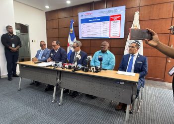 Gobierno acuerda aumento de 20 % al salario mínimo de los trabajadores de la construcción