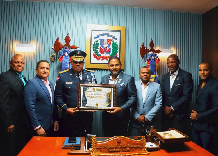 Cámara de Comercio de Santo Domingo Norte reconoce al general Miguel Ángel Peña Vásquez