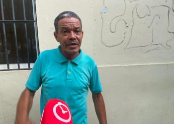 Seguridad privado denuncia asalto a punta de pistola en Santiago; delincuentes le roban motocicleta