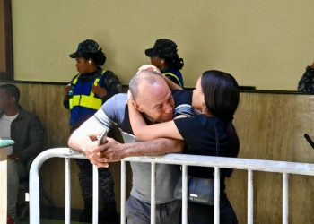 Familiares de víctimas del Jet Set salen llorando de la sala durante juicio de fondo