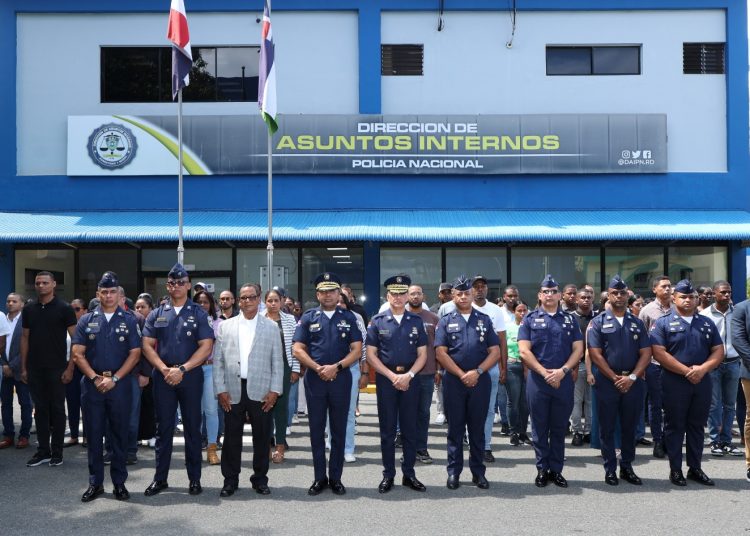 Director de la Policía Nacional supervisa dependencias y refuerza controles internos