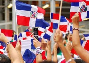 Dominicanos en Nueva York alertan sobre posible aumento de precios por disputa comercial entre EEUU y Canadá