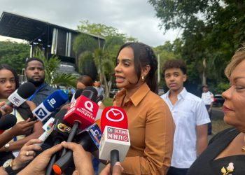 Betty Gerónimo apuesta por continuidad educativa en SDN con 750 becas para graduandos