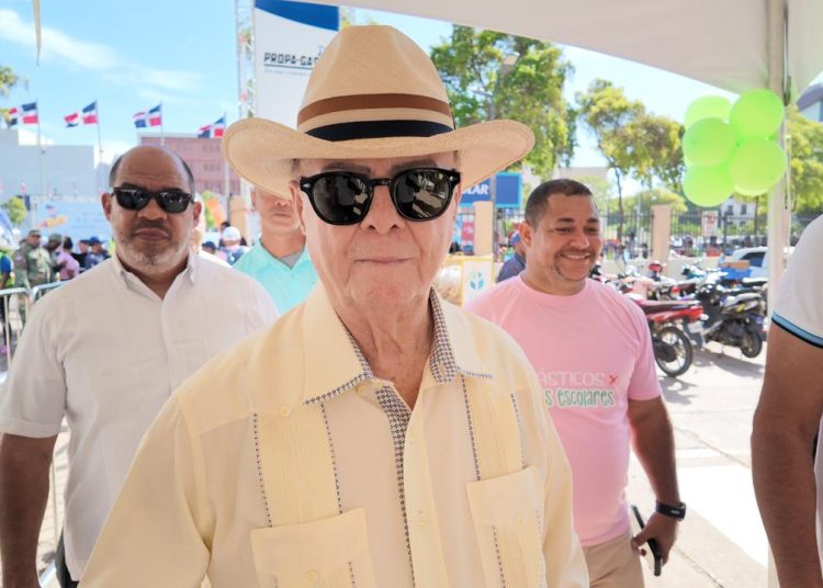 Hipólito Mejía destaca impacto de “Plásticos por Útiles Escolares” en familias de escasos recursos