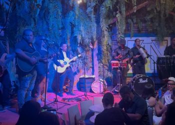 Jean Luis Fortuna rinde tributo a Antony Santos en Casa de Teatro