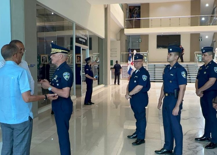 Director de la Policía ordena a agentes reforzar cercanía, respeto y protección en el Cibao
