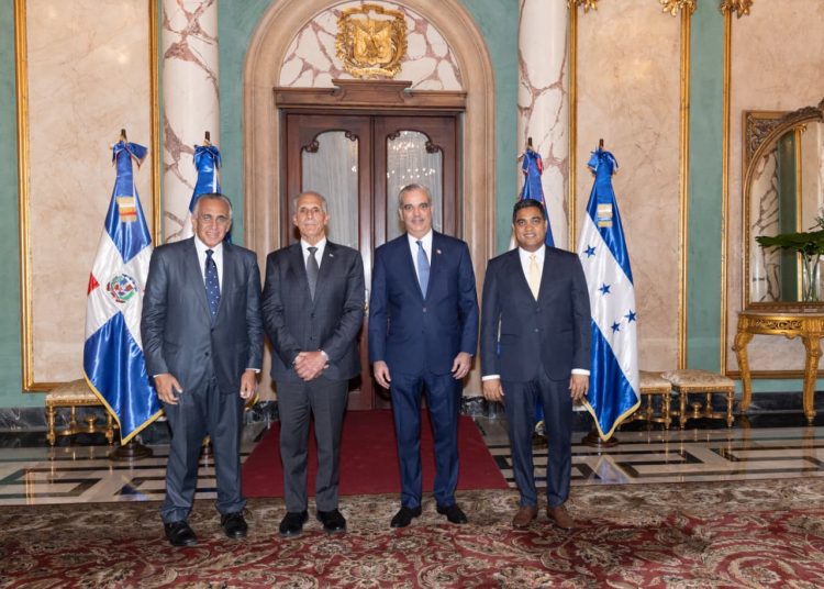 Presidente de Honduras solicita asesoría a RD para preparar JC Honduras 2029