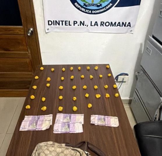 DINTEL apresa a dos personas y ocupa presuntas sustancias narcóticas en La Romana