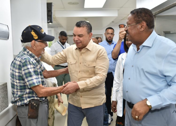 Director del SNS realiza recorrido de supervisión por varios hospitales y centros de la Red Pública