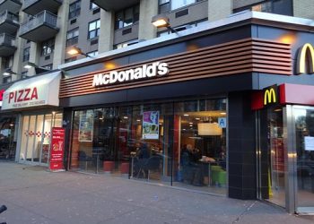 Turista australiano es apuñalado en McDonald’s de Manhattan; arrestan a sospechoso