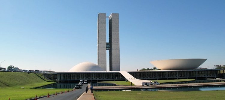 El Congreso de Brasil aprueba la reducción de impuestos federales a los combustibles