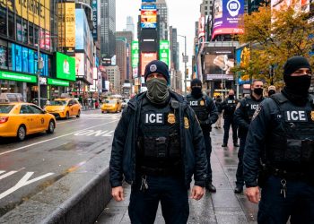Justicia frena intento de Nueva York de obligar a agentes ICE a mostrar rostro e identificación