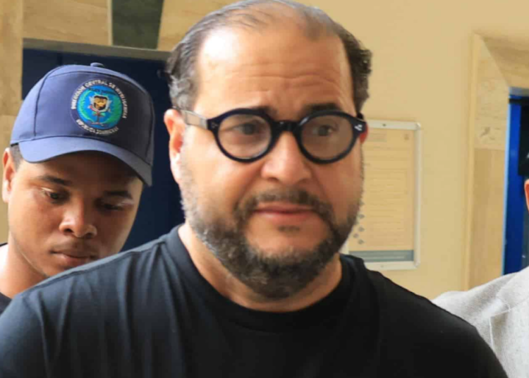 Aquiles Jiménez ofrece disculpas públicas a Alicia Ortega, Fernando Hasbún y su familia