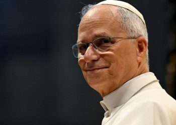 El papa a insta a facilitar la posibilidad de ir a misa a quienes trabajan en domingo