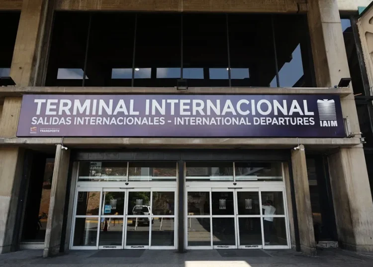 El principal aeropuerto de Venezuela retomará sus operaciones en septiembre en una terminal temporal