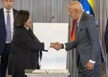 Delcy Rodríguez celebra el “primer paso” en el diálogo entre el chavismo y la oposición