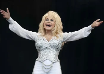 Muere Dolly Parton a los 80 años tras enfrentar problemas de salud