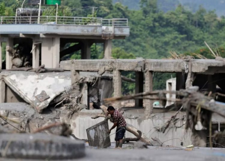 El Servicio Geológico de Estados Unidos y China apuntan al colapso de un glaciar como causa de la riada en Nepal