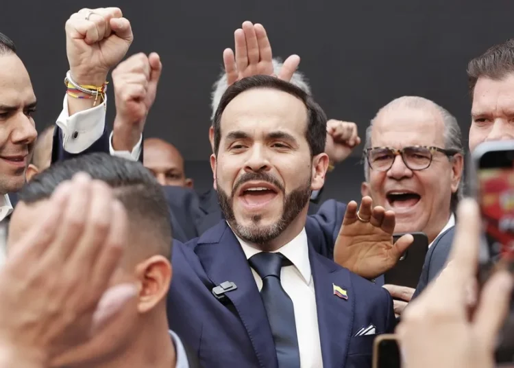 De la Espriella asume presidencia de Colombia con fuerte desafío fiscal y mejoras en empleo y pobreza
