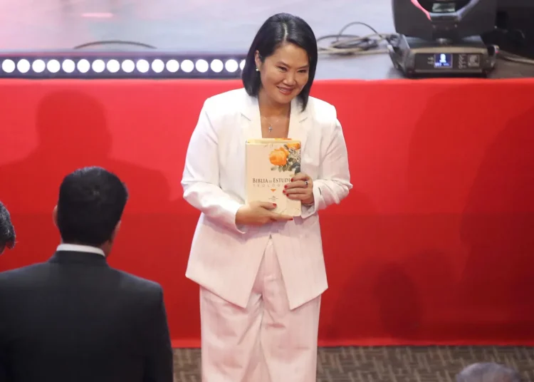 Keiko Fujimori declara su «absoluto respeto» a la separación de poderes en Perú
