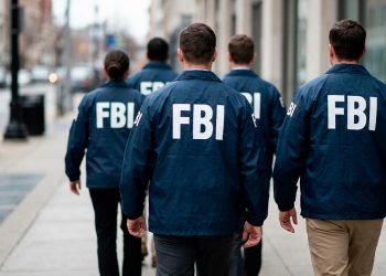 Exagente del FBI enfrenta proceso por presunto desvío de casi $1 millón en criptomonedas durante investigación federal