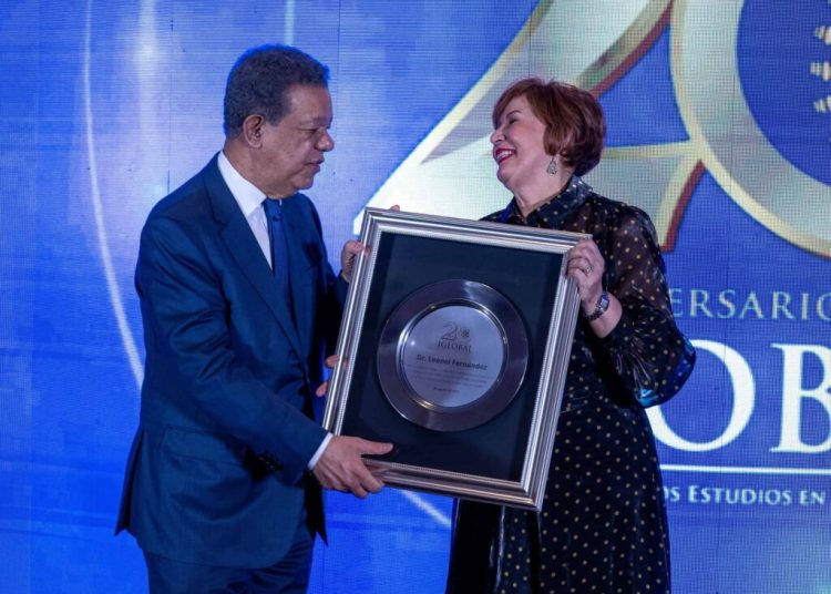 Leonel Fernández destaca aporte del IGLOBAL al país al celebrar 20 años y más de 1,600 egresados