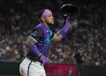 Ketel Marte regresa con los D-backs y se disculpa ante sus compañeros