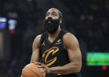 James Harden regresa a Cleveland con una extensión de tres años y 97 millones de dólares