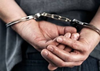 Policía arresta a 14 personas durante operativos contra robos y estafas en Santiago