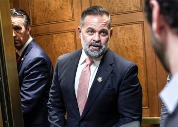 Trump dice que le pidió retirarse de primarias al congresista Cory Mills