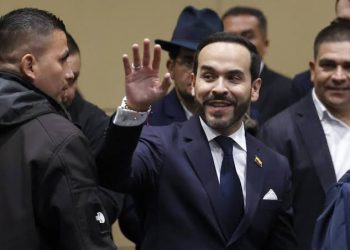 De la Espriella rompe la tradición y traslada la investidura presidencial de Bogotá a Cali