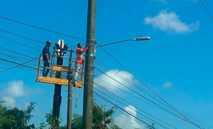 Detienen a dos personas por conexiones eléctricas ilegales en La Guáyiga