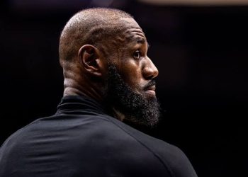 LeBron James lanza canal de YouTube dedicado al golf