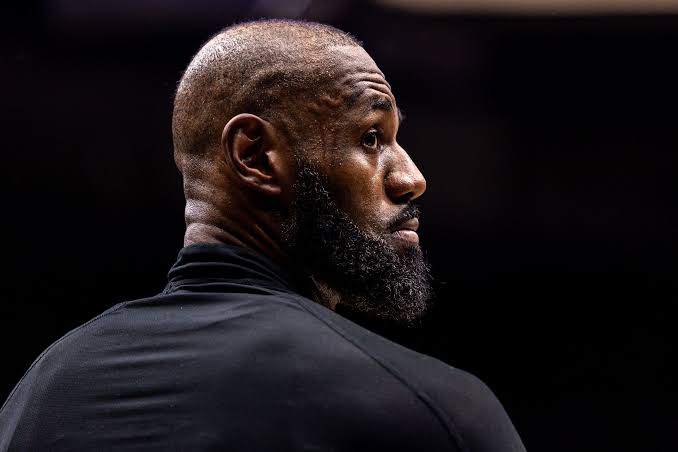 LeBron James lanza canal de YouTube dedicado al golf